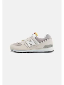 New Balance: Бежевые кроссовки 