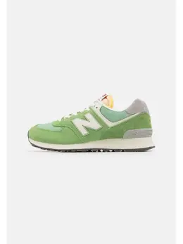 New Balance: Зелёные кроссовки 