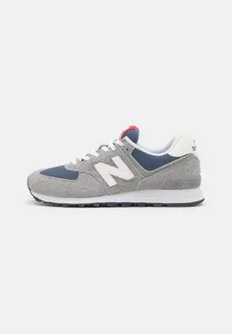 New Balance: Серые кроссовки 