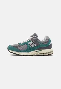 New Balance: Зелёные кроссовки 