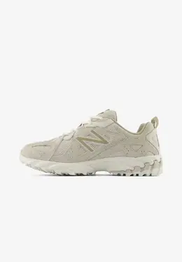 New Balance: Бежевые кроссовки 