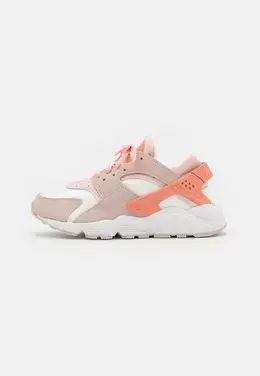 Nike: Бежевые кроссовки  Air Huarache