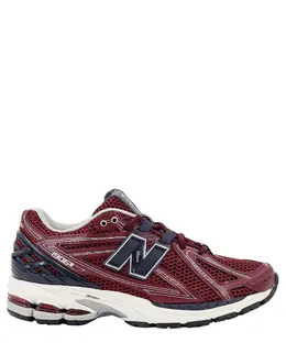 New Balance: Красные кроссовки 