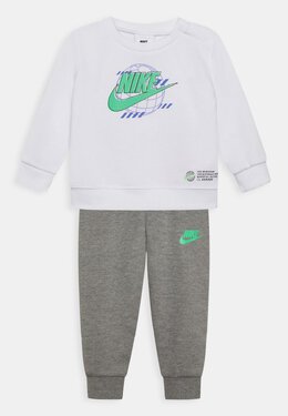 Nike: Толстовка 