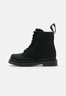 Dr. Martens: Ботинки  1460