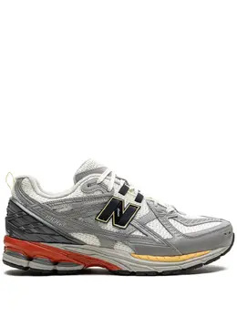 New Balance: Бежевые кроссовки 