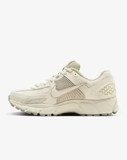 Nike: Бежевые кроссовки 