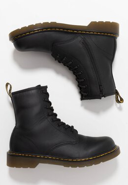 Dr. Martens: Ботинки  1460