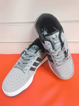 Adidas: Серые кеды 