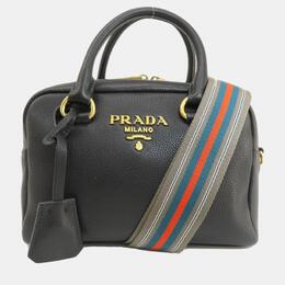 Prada: Чёрная сумка 