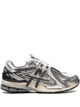 New Balance: Бежевые кроссовки 