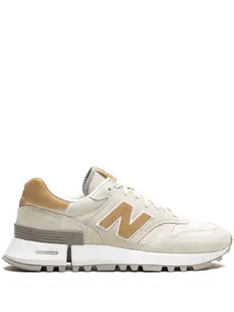New Balance: Бежевые кроссовки  1300