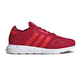 Adidas: Красные кроссовки  Swift Run