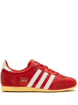 adidas: Красные кроссовки 
