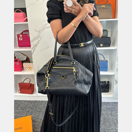 Louis Vuitton: Чёрная сумка 