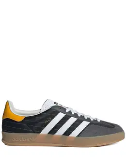 adidas: Чёрные кроссовки  Gazelle Indoor