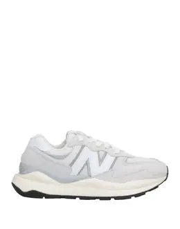 New Balance: Серые кроссовки 