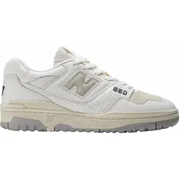 New Balance: Белые кроссовки  550