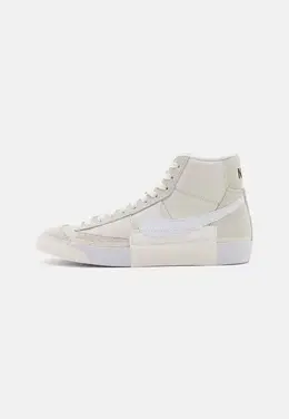 Nike: Бежевые кеды  Blazer Mid 77