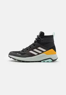 Adidas: Чёрные кроссовки  Terrex
