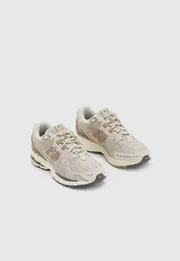 New Balance: Бежевые кроссовки 