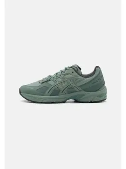 Asics: Серые кроссовки 