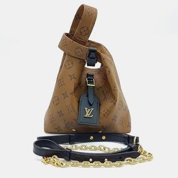 Louis Vuitton: Чёрная сумка 