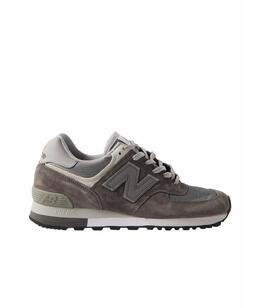 NEW BALANCE: Серые кроссовки 