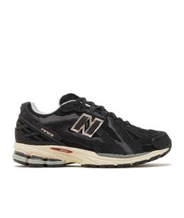 NEW BALANCE: Чёрные кроссовки 