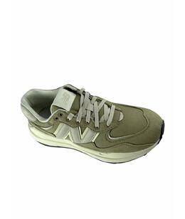 NEW BALANCE: Светлые кроссовки 