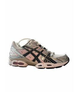 ASICS: Кроссовки 