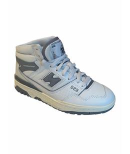 NEW BALANCE: Светлые кроссовки 