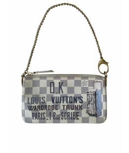 LOUIS VUITTON: Клатч 