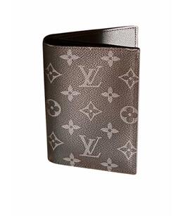 LOUIS VUITTON: Обложка 