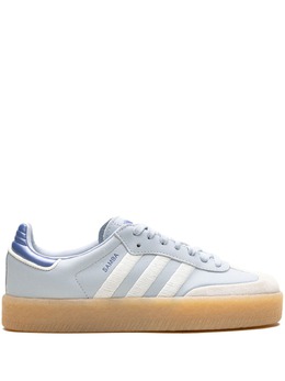 adidas: Светлые кроссовки 