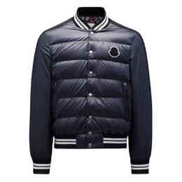 Moncler: Чёрная куртка 