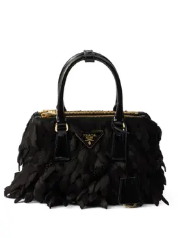 Prada: Чёрная сумка 