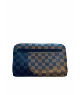 LOUIS VUITTON: Клатч 