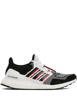 adidas: Белые кроссовки  UltraBoost