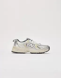 New Balance: Серые кроссовки 