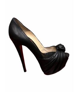 CHRISTIAN LOUBOUTIN: Красные туфли 