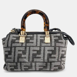 Fendi: Чёрная сумка  By The Way