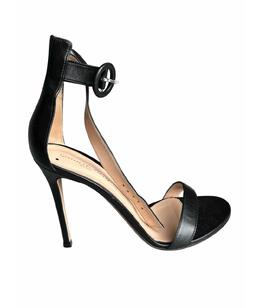 GIANVITO ROSSI: Белые босоножки 