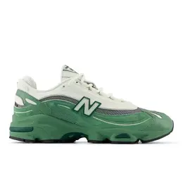 New Balance: Зелёные кроссовки 