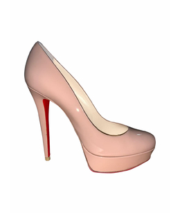 CHRISTIAN LOUBOUTIN: Бежевые туфли 