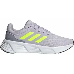 adidas: Яркие кроссовки 