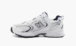 New Balance: Белые кроссовки  530