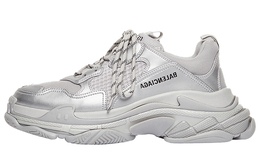 Balenciaga: Серебристые кроссовки  Triple S