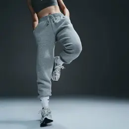 NIKE: Спортивные брюки 