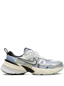 Nike: Светлые кроссовки 
